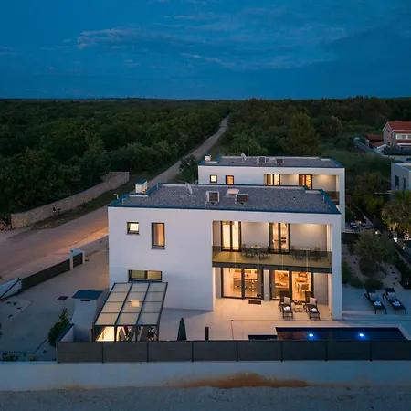 Sanja - Crowonder Luxury Rent Villa