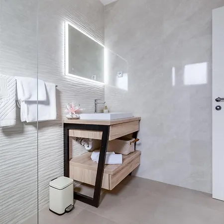 Villa Sanja - Crowonder Luxury Rent