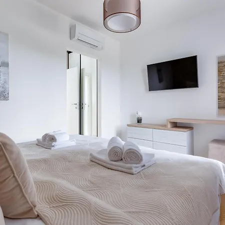 Villa Sanja - Crowonder Luxury Rent *