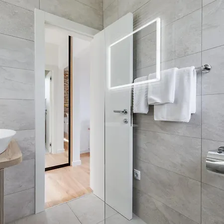 Sanja - Crowonder Luxury Rent *
