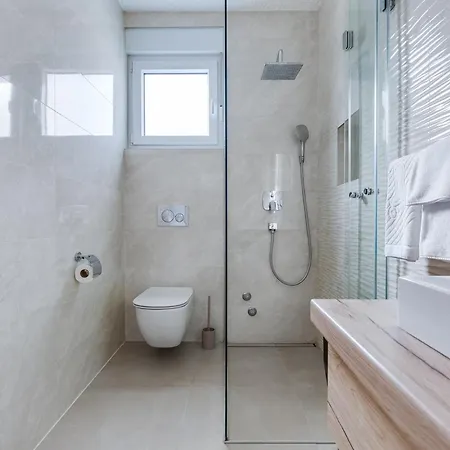 Sanja - Crowonder Luxury Rent Zaton (Zadar)