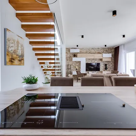 Sanja - Crowonder Luxury Rent Villa Zaton (Zadar)