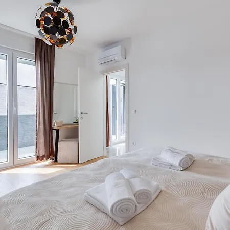 Sanja - Crowonder Luxury Rent *