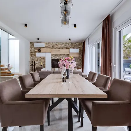 Villa Sanja - Crowonder Luxury Rent *