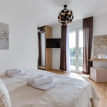 Villa Sanja - Crowonder Luxury Rent