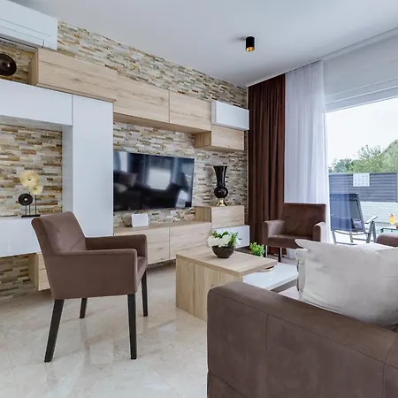 Sanja - Crowonder Luxury Rent Villa *