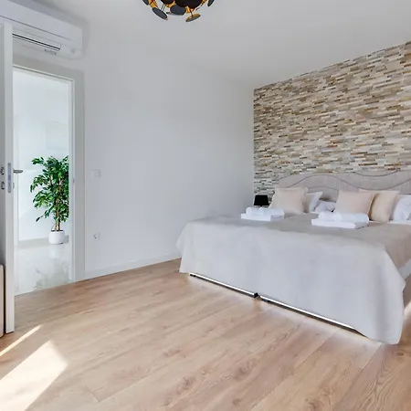 Villa Sanja - Crowonder Luxury Rent *