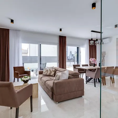 Sanja - Crowonder Luxury Rent Villa Zaton (Zadar)