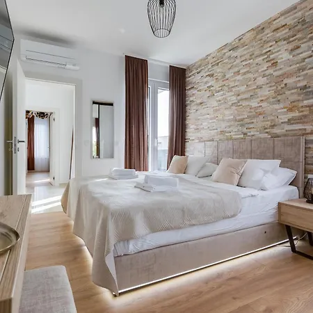 Sanja - Crowonder Luxury Rent Zaton (Zadar)