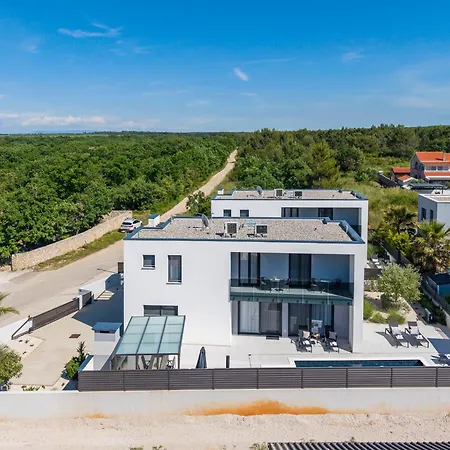 Villa Sanja - Crowonder Luxury Rent