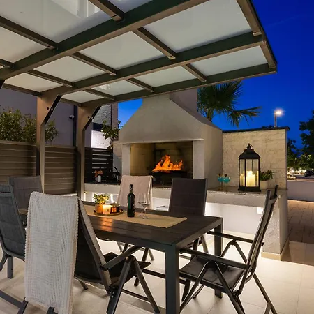 Sanja - Crowonder Luxury Rent *