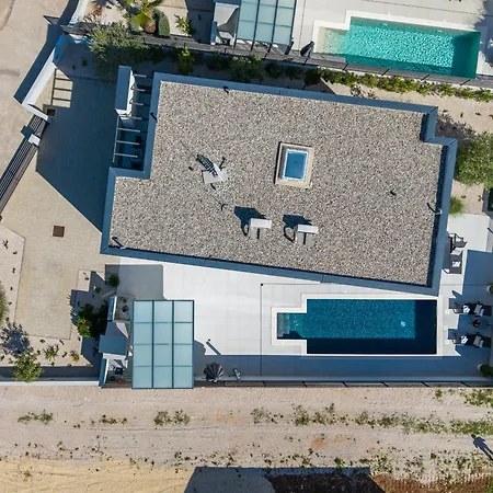 Sanja - Crowonder Luxury Rent Villa