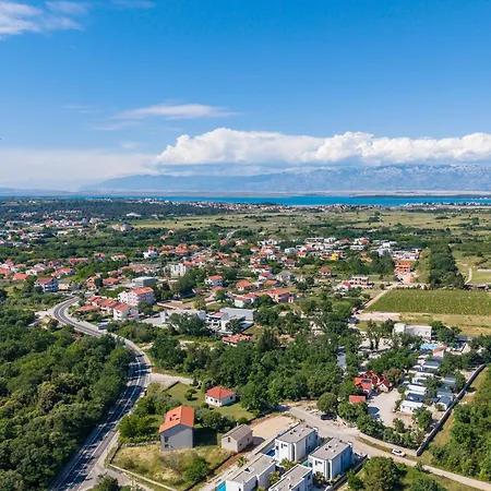 Sanja - Crowonder Luxury Rent Villa