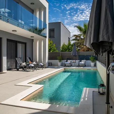 Sanja - Crowonder Luxury Rent Villa Zaton (Zadar)