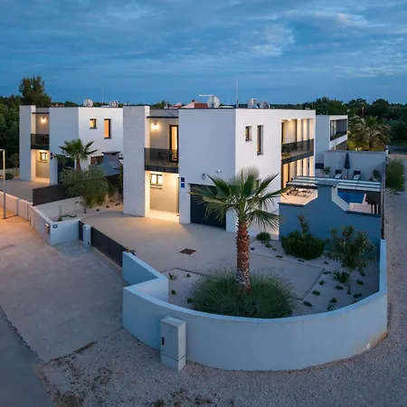 Sanja - Crowonder Luxury Rent Zaton (Zadar)