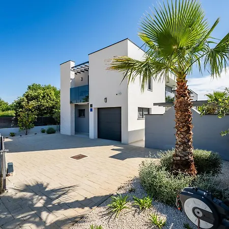 Villa Sanja - Crowonder Luxury Rent *