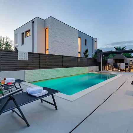Sanja - Crowonder Luxury Rent Villa Zaton (Zadar)