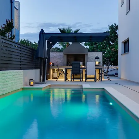 Sanja - Crowonder Luxury Rent Zaton (Zadar)