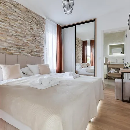 Sanja - Crowonder Luxury Rent Villa *