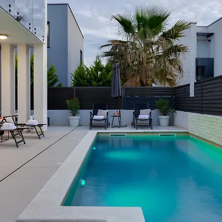 Villa Sanja - Crowonder Luxury Rent