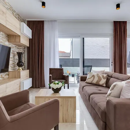 Sanja - Crowonder Luxury Rent Zaton (Zadar)