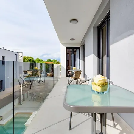 Villa Sanja - Crowonder Luxury Rent