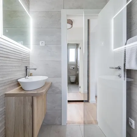 Sanja - Crowonder Luxury Rent Villa
