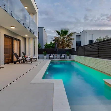 Villa Sanja - Crowonder Luxury Rent *
