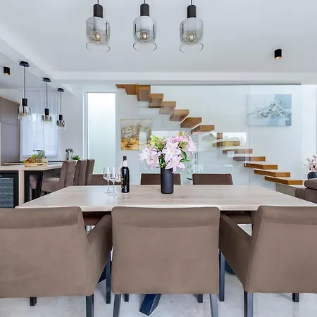 Sanja - Crowonder Luxury Rent Villa Zaton (Zadar)
